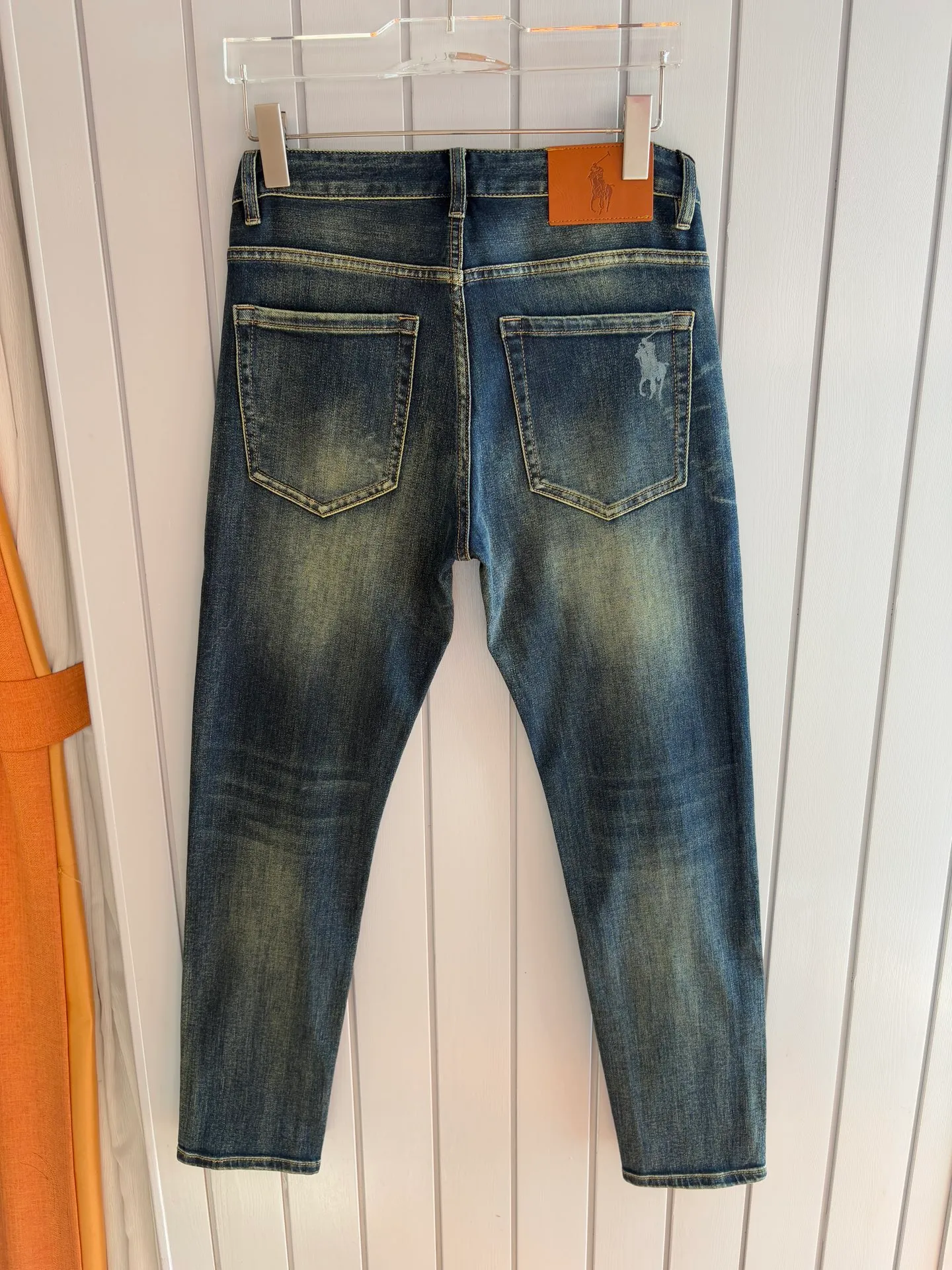 P240 A super stylish pair of jeans, customized original washed denim fabric, unique design, top-notch embroidered letter pattern logo, original hardware accessories decoration, an extremely outstanding pair of jeans, the materials and craftsmanship are extremely luxurious and exquisite, extremely high-grade, handsome and stylish upper body, recommended 👍, 005 code number: 29-38 but not 35; 37